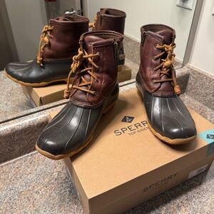 Sperry Women's Brown and Black Lace Up Boots